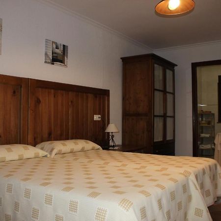 Готель Hostal Monte Rio Trescares Екстер'єр фото