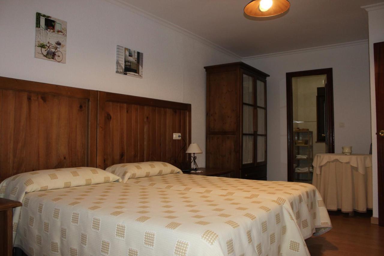 Готель Hostal Monte Rio Trescares Екстер'єр фото